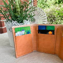 Load image into Gallery viewer, Classic trifold