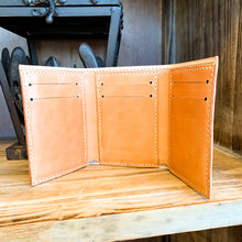 Load image into Gallery viewer, Classic trifold